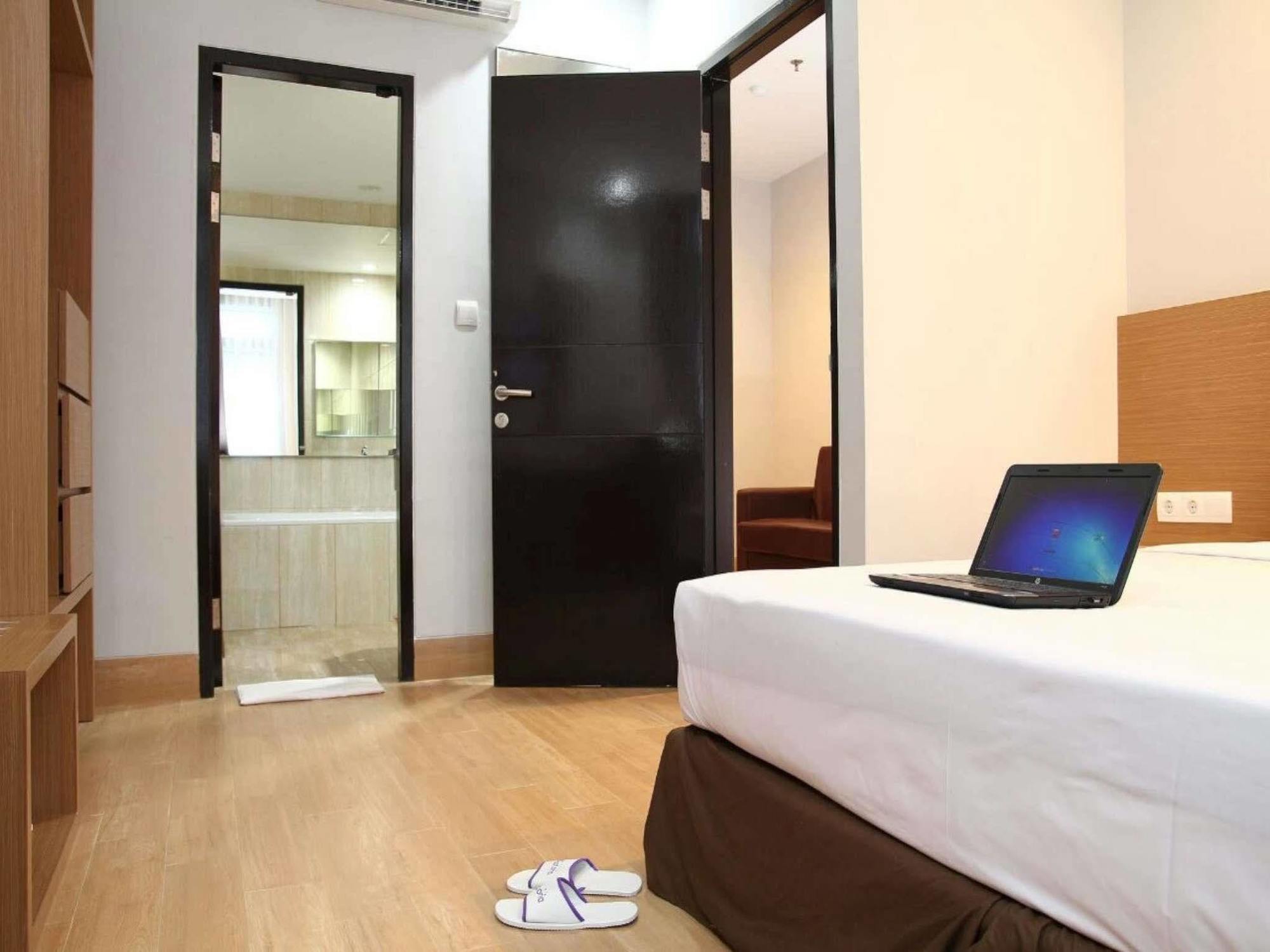Hotel Astoria Bandar Lampung Exterior foto